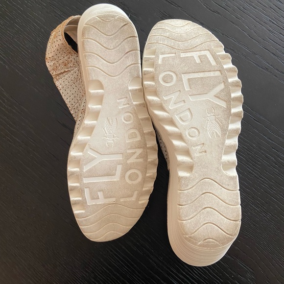 FLY LONDON Peep Toe Wedge Sandal - Picture 5 of 6